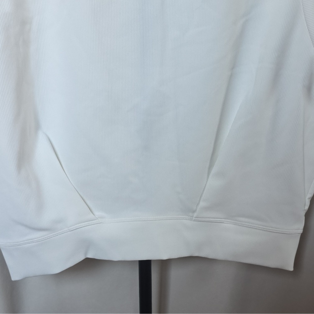NWT Halara cropped yoga tank. Breathable, stretchy & pet-hair resistant. Size L. - Picture 8 of 12